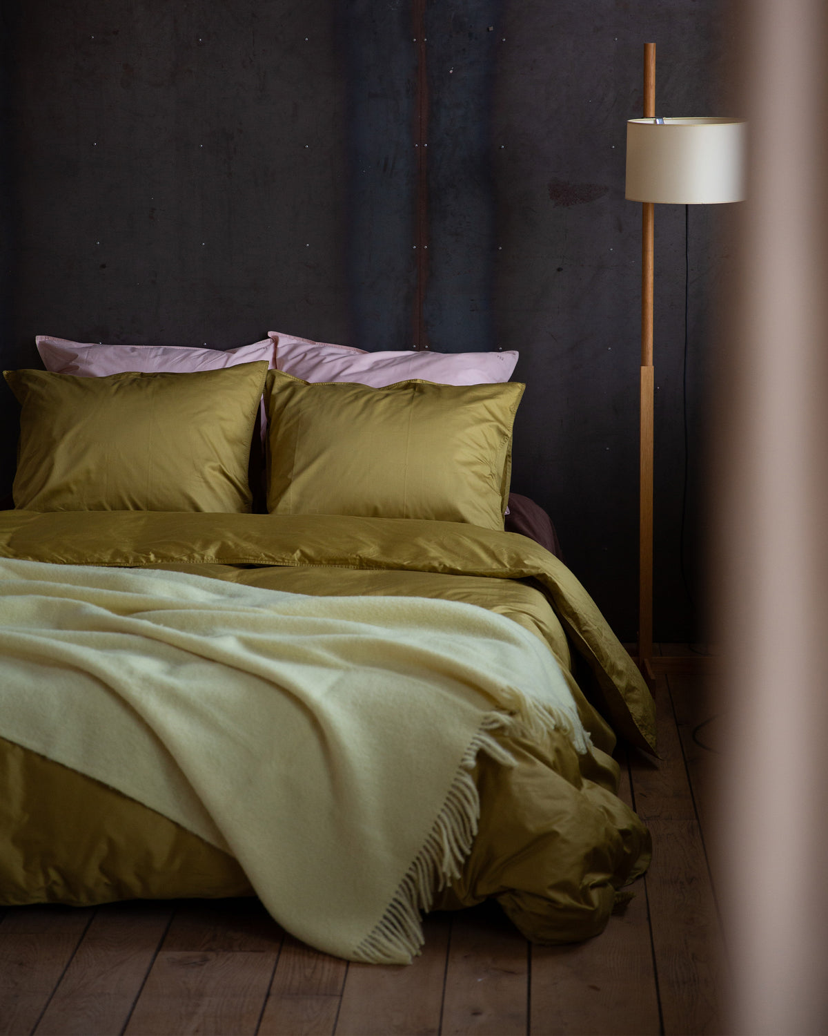 Kissenbezug Satin Olive Gold – SUITE702